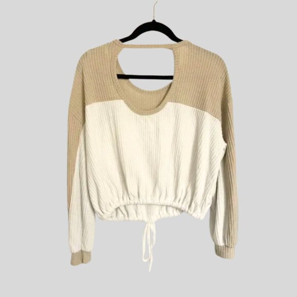 Women's Hollister Sweater. Size Medium. Adjustable Crop. - Picture 6 of 7